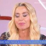 Valeria Marini in lacrime a La volta buona: Frassica mi ha offesa. Ed esce dallo studio