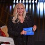 Mara Venier, costretta a riposo per problemi al menisco: cosa è successo