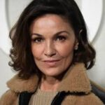 Morta a 57 anni l'attrice Nadia Fares: era stata trovata priva di sensi in piscina a Parigi