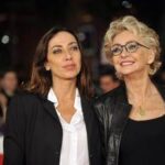 Un mese senza Enrica Bonaccorti, il gesto di Renato Zero al concerto: l'abbraccio con Verdiana